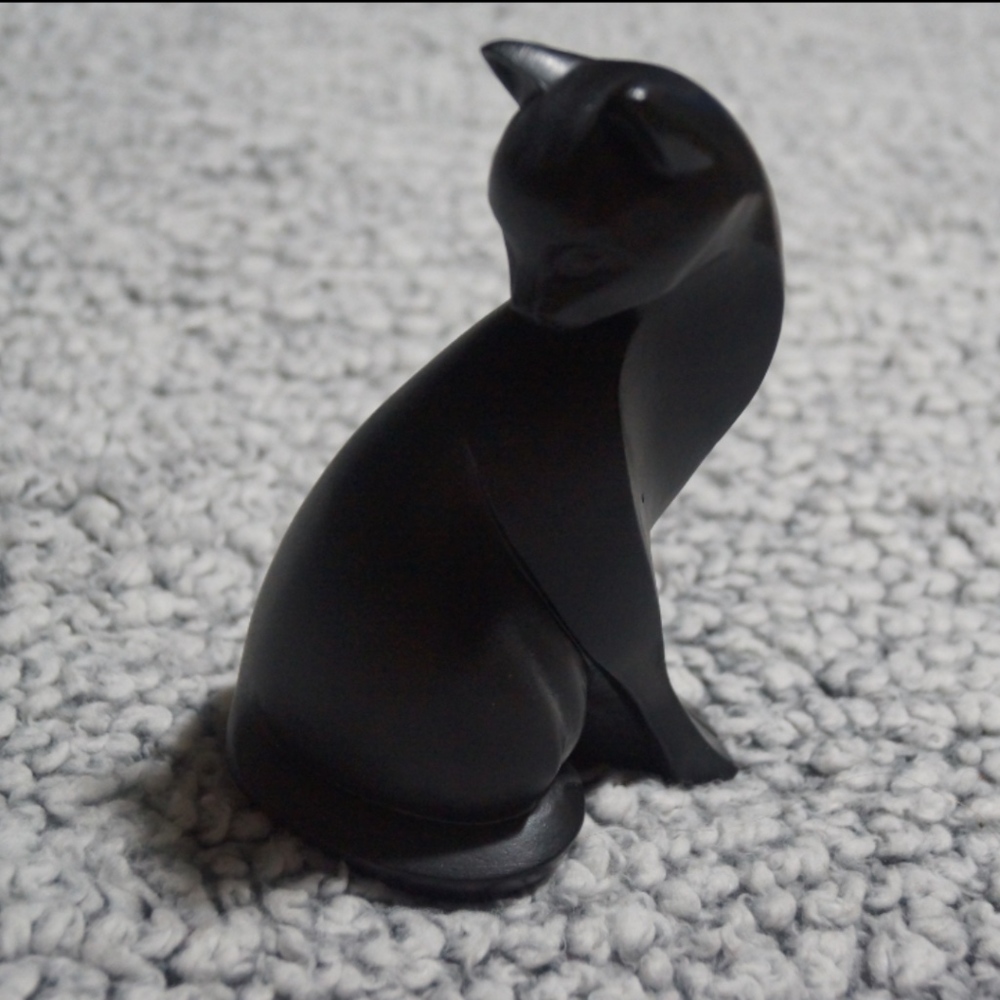 Mainstays Tabletop Cat Figurine, Matte Black